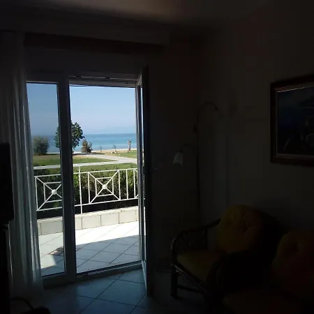 Lägenhet House On The Beach Paralia Dionysiou